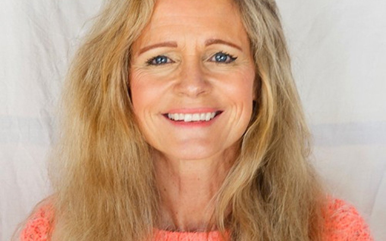 – Jeg ønsket å gå over i en stilling der jeg har tett kontakt med kundene gjennom hele året og ikke kun én gang i året, som jeg var i rollen som revisor, sier Kari-Anne Veen. Foto: SpareBank 1 Regnskapshuset