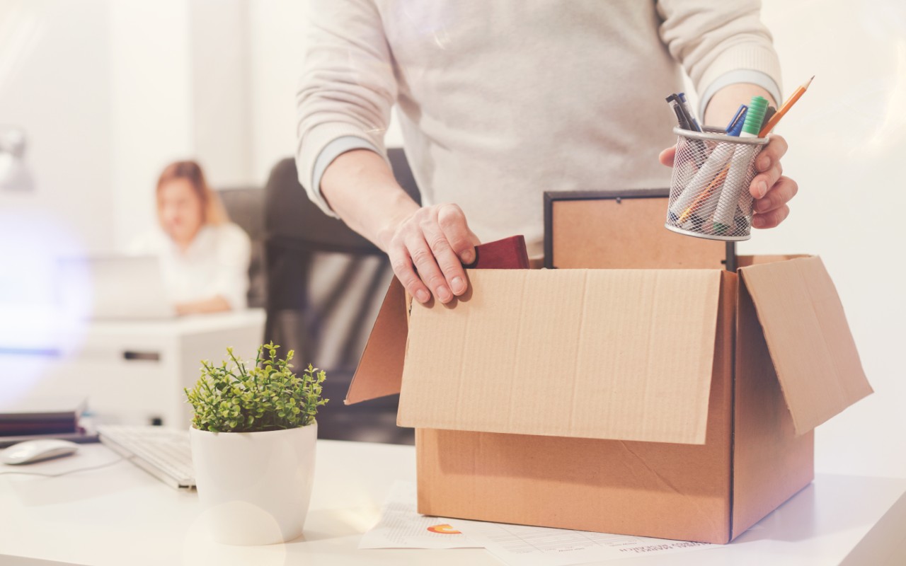 Krevende for både arbeidsgiver og arbeidstaker når permitteringer dukker opp. Foto: AdobeStock