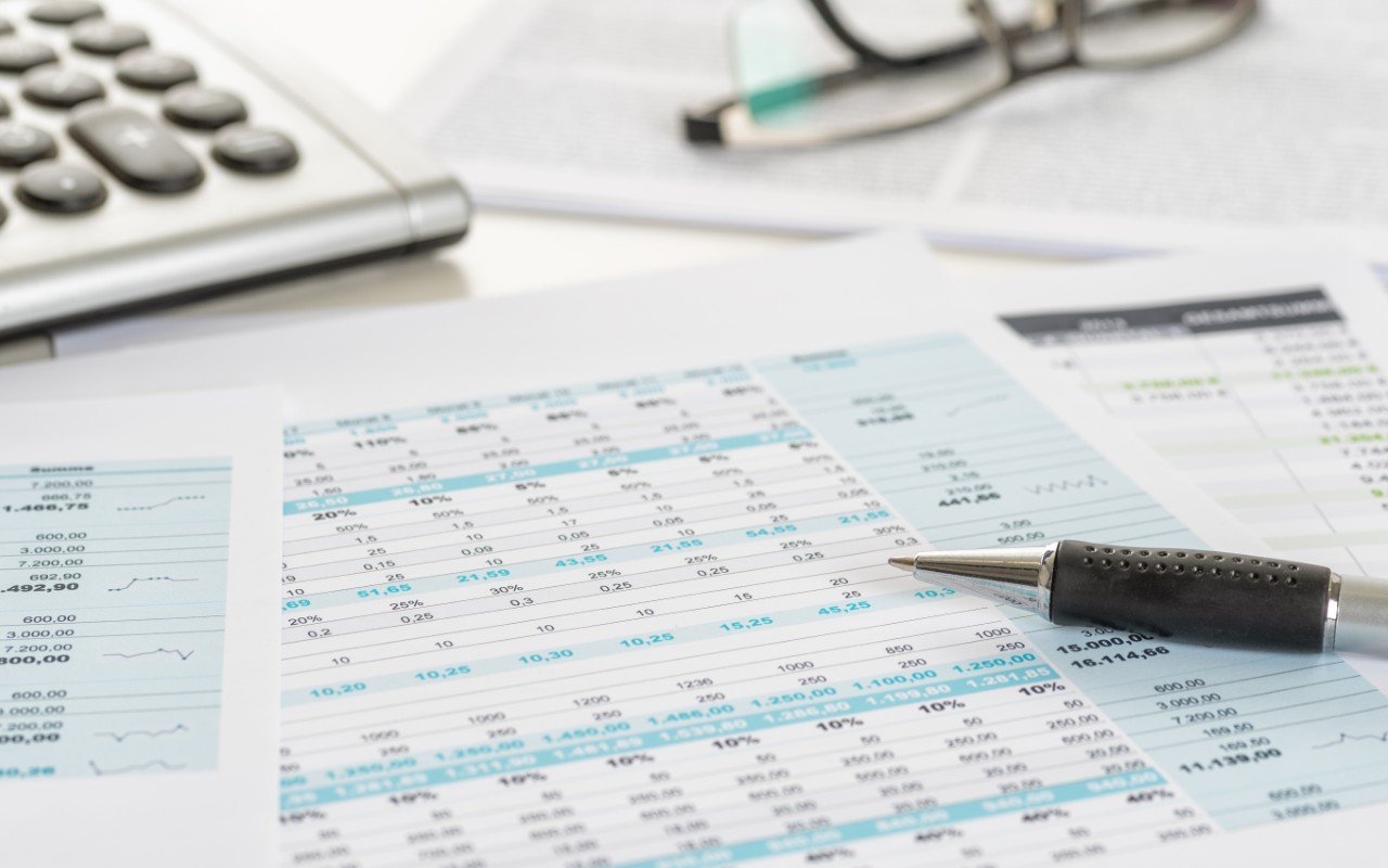 Veiledningen omfatter både foretak som avlegger årsregnskap etter god regnskapsskikk, IFRS og forenklet IFRS. Foto: AdobeStock